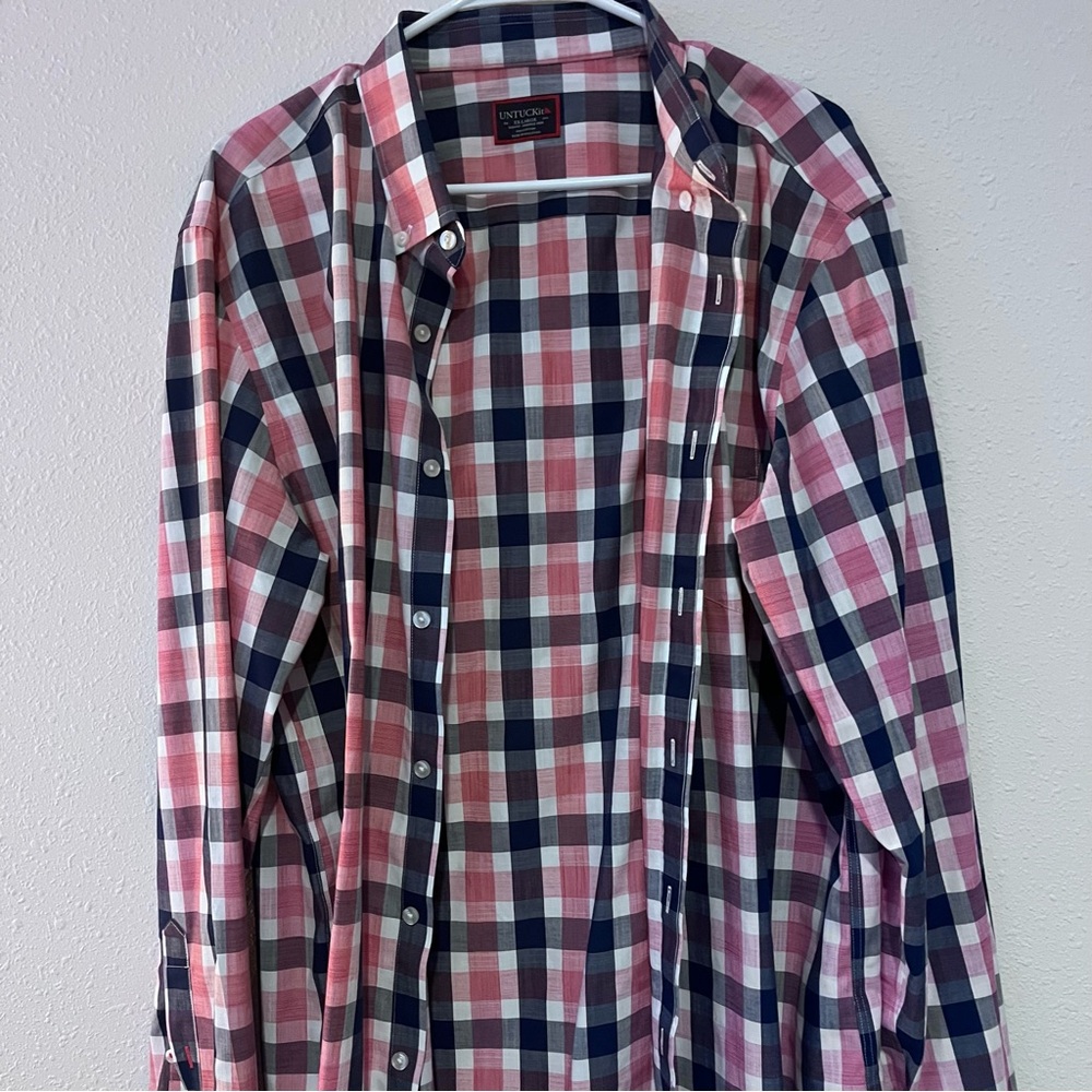 UNTUCKit Pink and Blue Casual Button Down Shirt